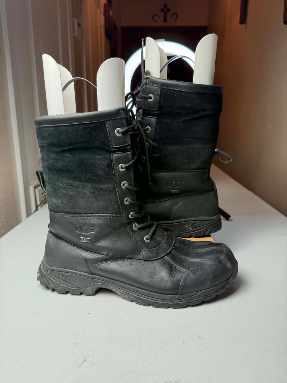 UGG Butte Black Waterproof Leather Sheepskin Winter Snow Boots See measurements